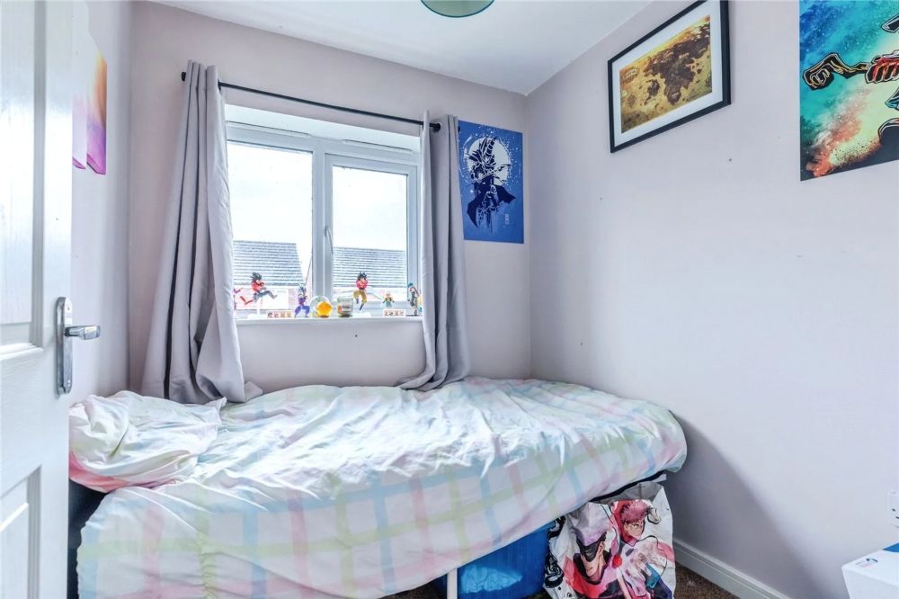 2nd bedroom